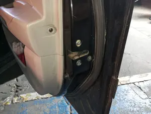 Foto de CERRADURA PUERTA DELANTERA DERECHA KIA PICANTO (SA) 1.1 CAT (65 CV / 48 KW) referencia 8132007010EQ