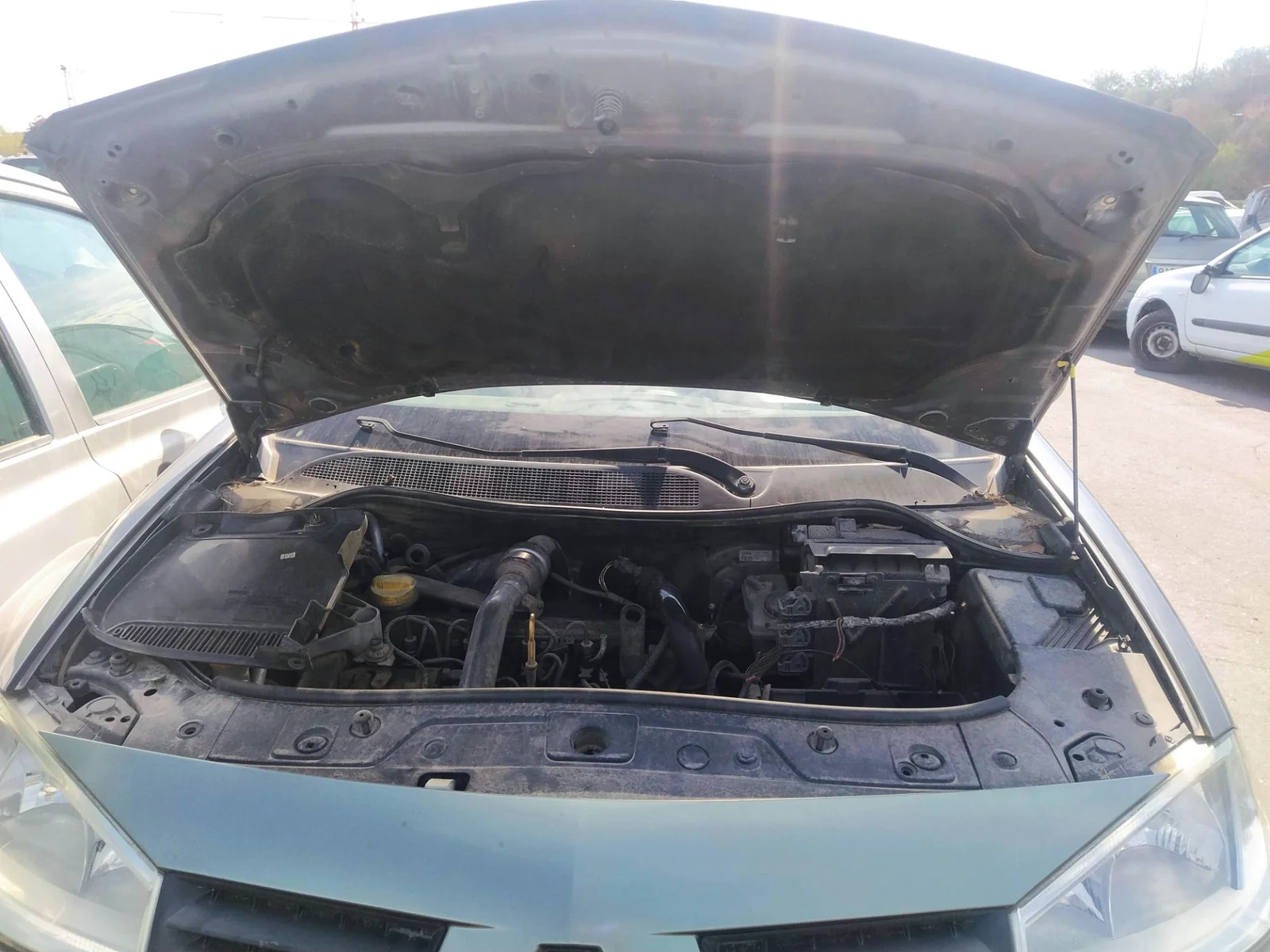 Foto de BISAGRA CAPO DERECHA RENAULT MEGANE II CLASSIC BERLINA 1.5 dCi Diesel (101 CV / 74 KW) referencia 8200468184