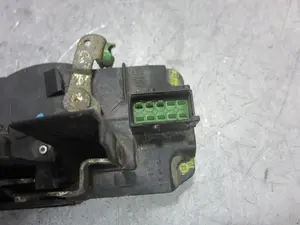 Foto de CERRADURA PUERTA DELANTERA DERECHA OPEL VECTRA B BERLINA 2.0 DTI (101 CV / 74 KW) foto 2