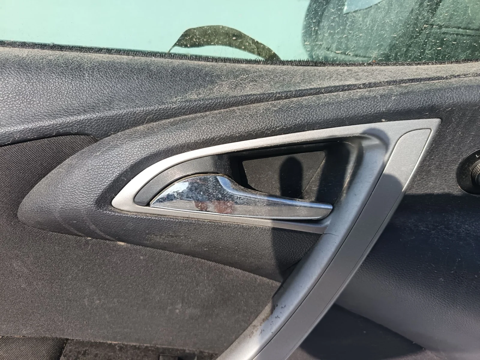 Foto de MANETA INTERIOR DELANTERA DERECHA OPEL ASTRA J BERLINA 5P 1.7 16V CDTI (110 CV / 81 KW)