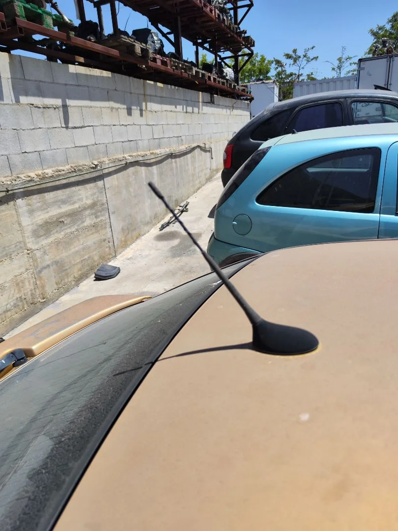 Foto de ANTENA CITROEN XSARA BERLINA 1.6 16V CAT (NFU / TU5JP4) (109 CV / 80 KW) referencia 6561A0