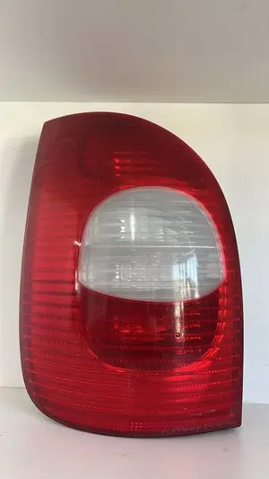 Foto de PILOTO TRASERO IZQUIERDO CITROEN XSARA PICASSO referencia 89398405