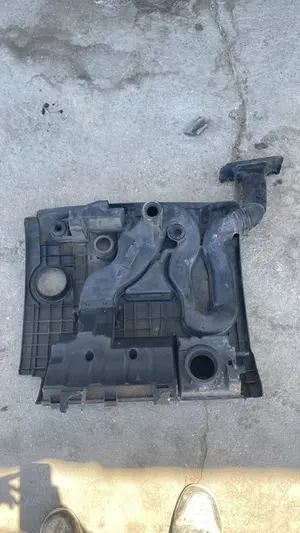 Foto de TAPA MOTOR AUDI A4 ALLROAD QUATTRO (8KH) referencia 03C129607N foto 3