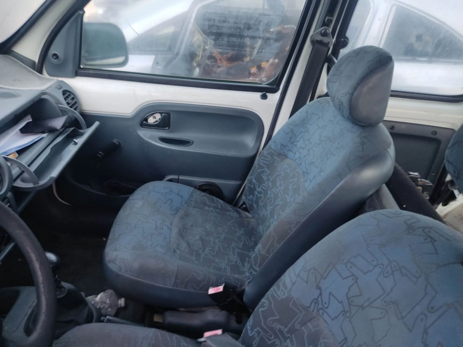 Foto de ASIENTO DELANTERO DERECHO RENAULT KANGOO I (F/KC0) 1.2 (58 CV / 43 KW)