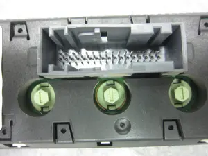 Foto de PANTALLA MULTIFUNCION OPEL CORSA D 1.3 16V CDTI CAT (Z 13 DTH / L4I) (90 CV / 66 KW) referencia 281170669 foto 4