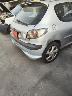 Foto de PARAGOLPES TRASERO PEUGEOT 206 1.6 16V CAT (109 CV / 80 KW) foto 3