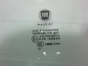 Foto de LUNA DELANTERA IZQUIERDA FIAT 500L (330) 1.3 16V JTD CAT (84 CV / 62 KW) referencia E643R00049 foto 3