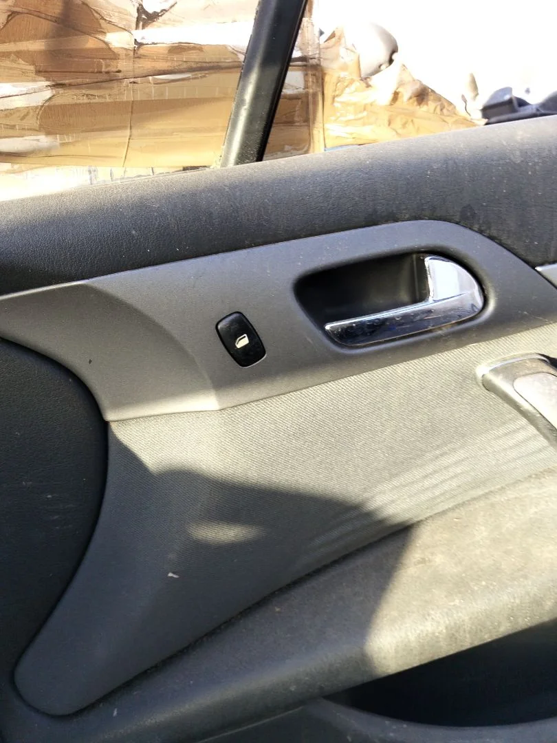 Foto de MANDO ELEVALUNAS DELANTERO DERECHO PEUGEOT 407 1.6 HDi FAP CAT (9HZ / DV6TED4) (109 CV / 80 KW)