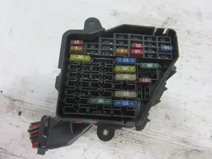 Foto de CAJA RELES / FUSIBLES AUDI A4 BERLINA (8E) 2.0 TDI (140 CV / 103 KW) referencia AUQA052062 foto 3