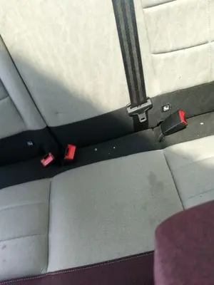 Foto de ENGANCHE CINTURON TRASERO IZQUIERDO CITROEN C4 CACTUS 1.2 12V VTi (82 CV / 60 KW)