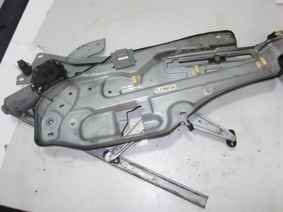 Foto de ELEVALUNAS DELANTERO IZQUIERDO RENAULT LAGUNA (B56) referencia 400370