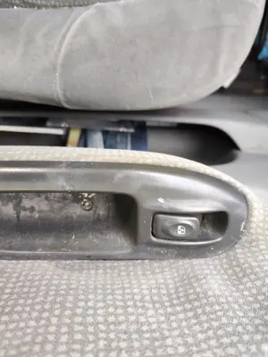 Foto de MANDO ELEVALUNAS DELANTERO DERECHO RENAULT SCENIC I (JA...) 1.9 dCi Diesel CAT (102 CV / 75 KW)