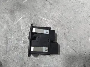 Foto de MANDO ELEVALUNAS TRASERO IZQUIERDO FIAT FREEMONT (345) 2.0 16V Multijet CAT (170 CV / 125 KW) referencia 56046832AB foto 2