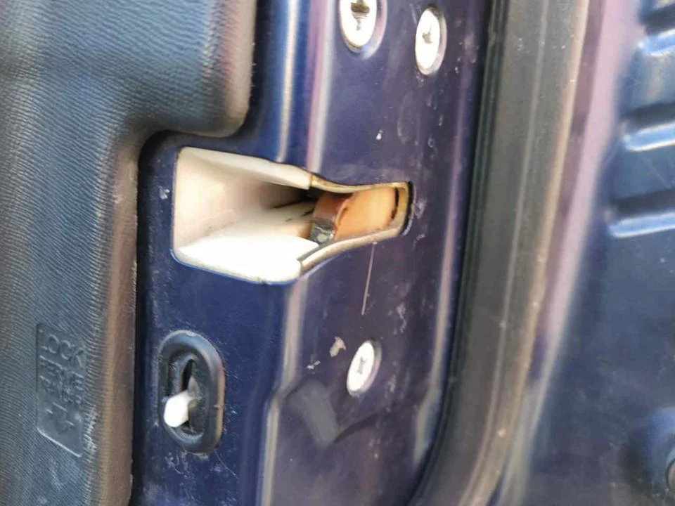 Foto de CERRADURA PUERTA TRASERA DERECHA HONDA CR-V (RD8) 2.0 VTEC CAT (150 CV / 110 KW)