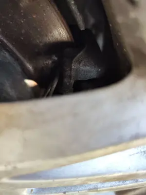 Foto de PINZA DE FRENO TRASERA DERECHA VOLVO S60 BERLINA 2.4 Diesel (126 CV / 93 KW)