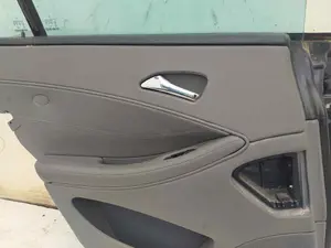 Foto de GUARNECIDO PUERTA TRASERA IZQUIERDA MERCEDES-BENZ CLS (BM 219) 5.0 V8 24V CAT (306 CV / 225 KW) foto 2