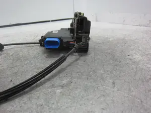 Foto de CERRADURA PUERTA DELANTERA IZQUIERDA VOLKSWAGEN GOLF V (1K1)(10.2003) 2.0 TDI (140 CV / 103 KW) referencia 3D1837015 foto 2