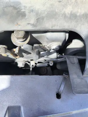 Foto de CERRADURA CAPO NISSAN PRIMERA BERLINA (P12) 1.9 16V Turbodiesel CAT (120 CV / 88 KW) referencia 65601AU80A