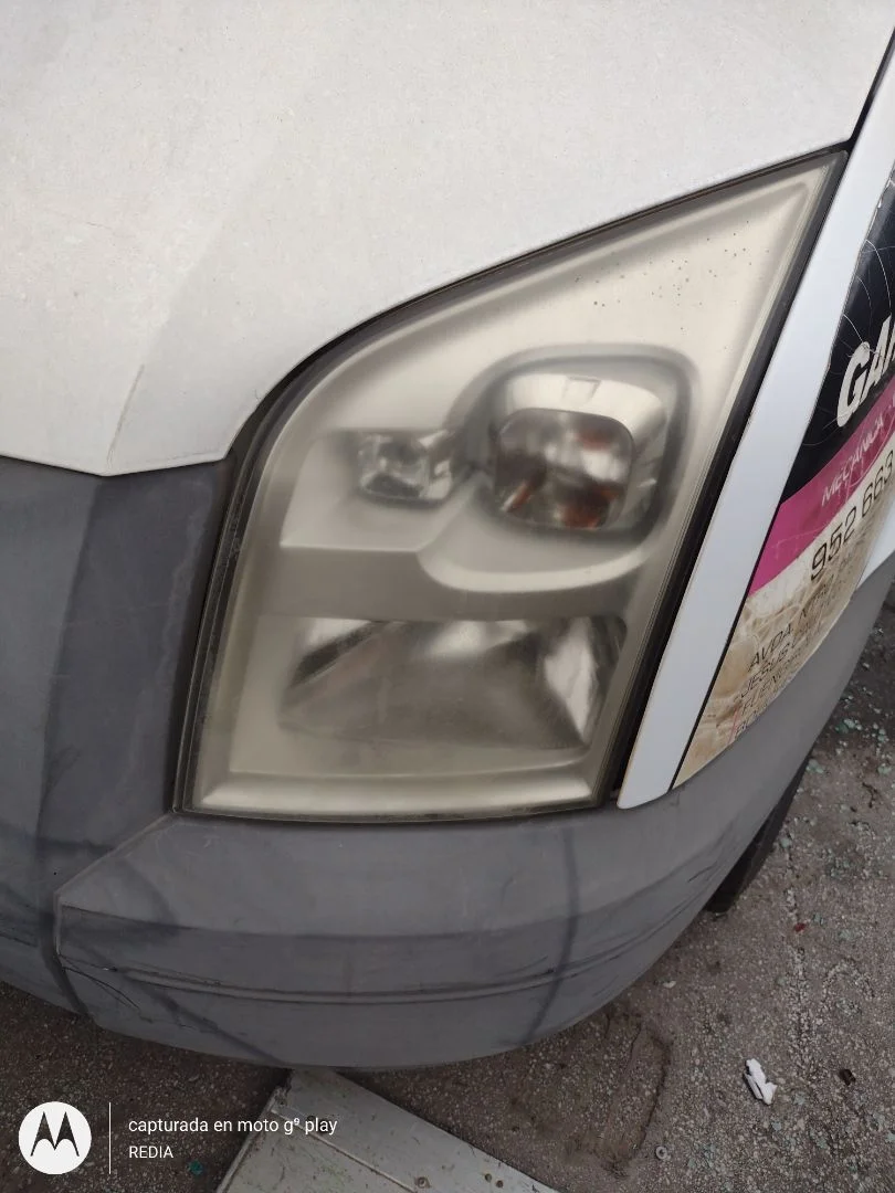 Foto de FARO IZQUIERDO FORD TRANSIT COMBI (TT9) 2.4 TDCi CAT (116 CV / 85 KW)