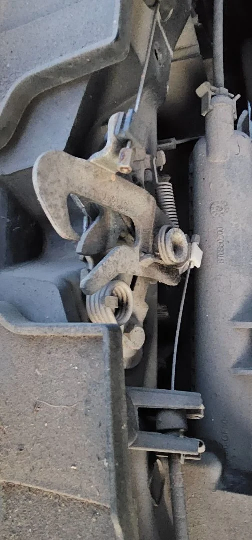 Foto de CERRADURA CAPO CITROEN C4 CACTUS 1.2 12V VTi (82 CV / 60 KW)