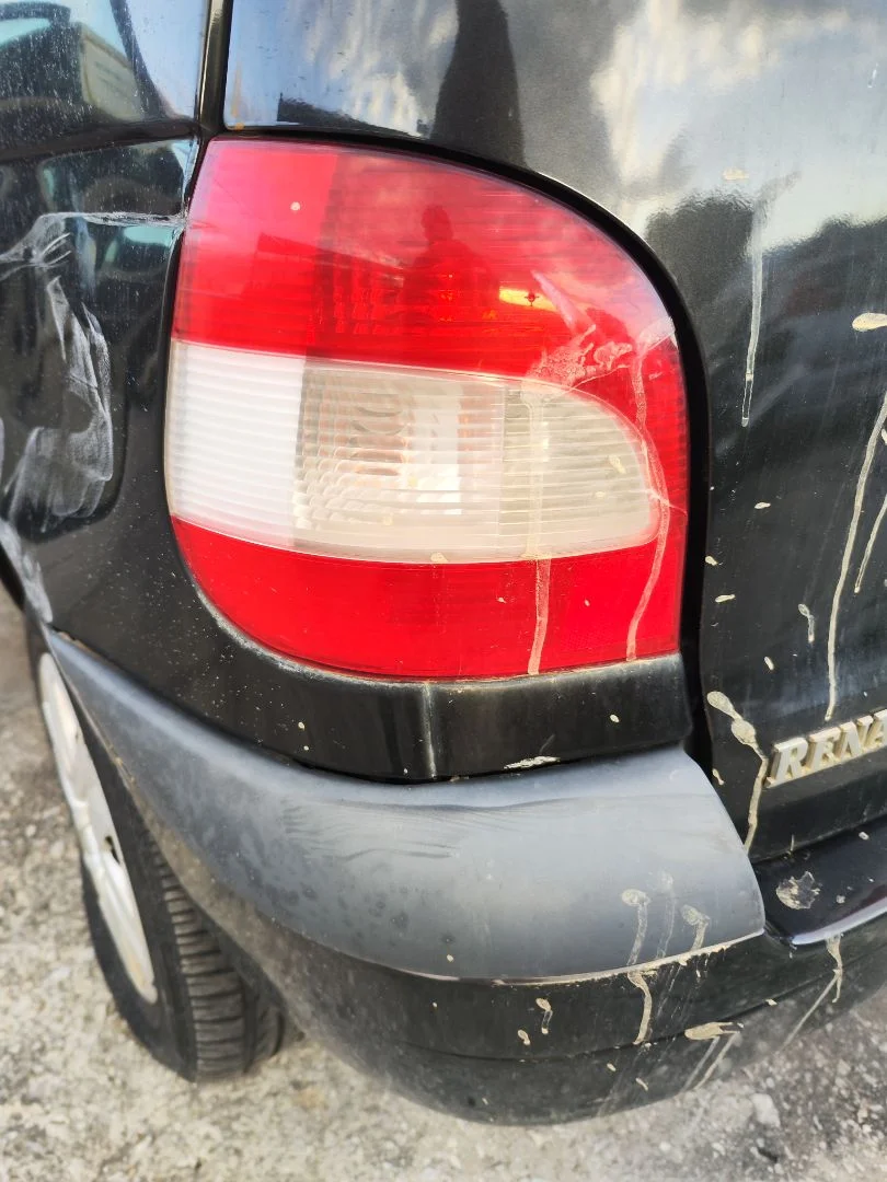 Foto de PILOTO TRASERO IZQUIERDO RENAULT SCENIC I (JA...) 1.4 CAT (95 CV / 70 KW) referencia 7700428054