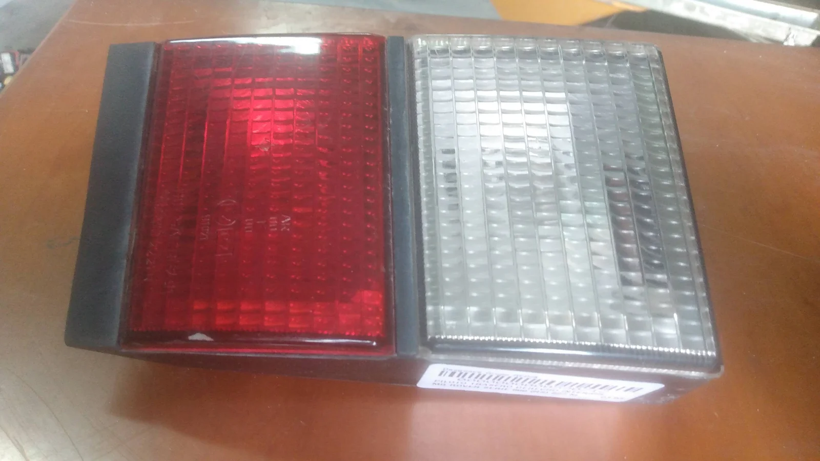 Foto de PILOTO TRASERO DERECHO INTERIOR MG ROVER ROVER 800 (RS) 2.7 24V (169 CV / 124 KW) referencia 2221R