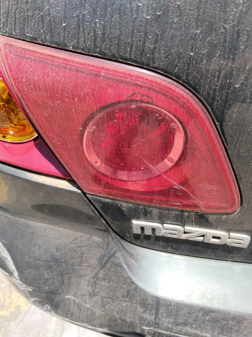Foto de PILOTO TRASERO IZQUIERDO INTERIOR MAZDA 3 BERLINA (BK) 1.6 16V CAT (105 CV / 77 KW)