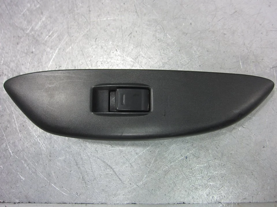 Foto de MANDO ELEVALUNAS DELANTERO DERECHO TOYOTA YARIS (NCP1/NLP1/SCP1) 1.0 CAT (68 CV / 50 KW) referencia 8481012080