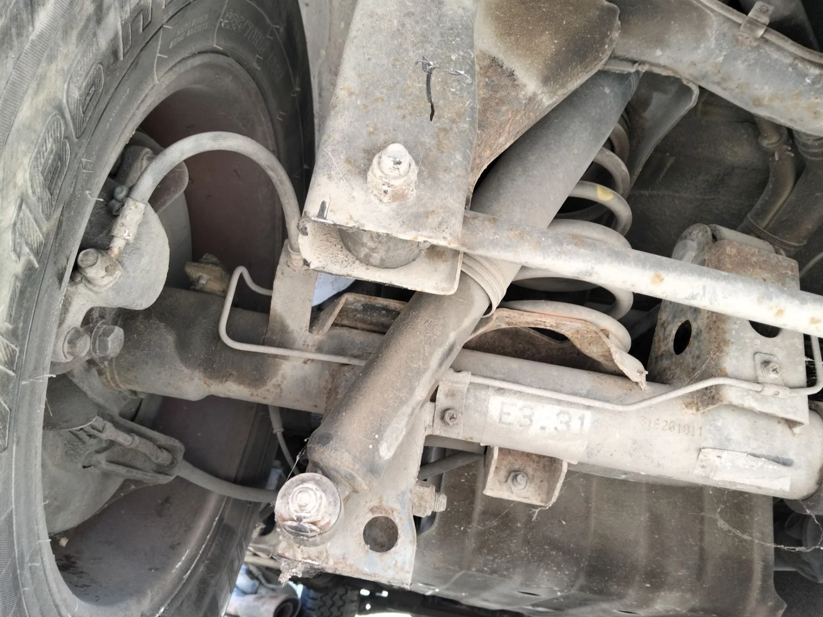 Foto de BRAZO SUSPENSION TRASERO IZQUIERDO SSANGYONG REXTON 2.7 Turbodiesel CAT (160 CV / 118 KW)
