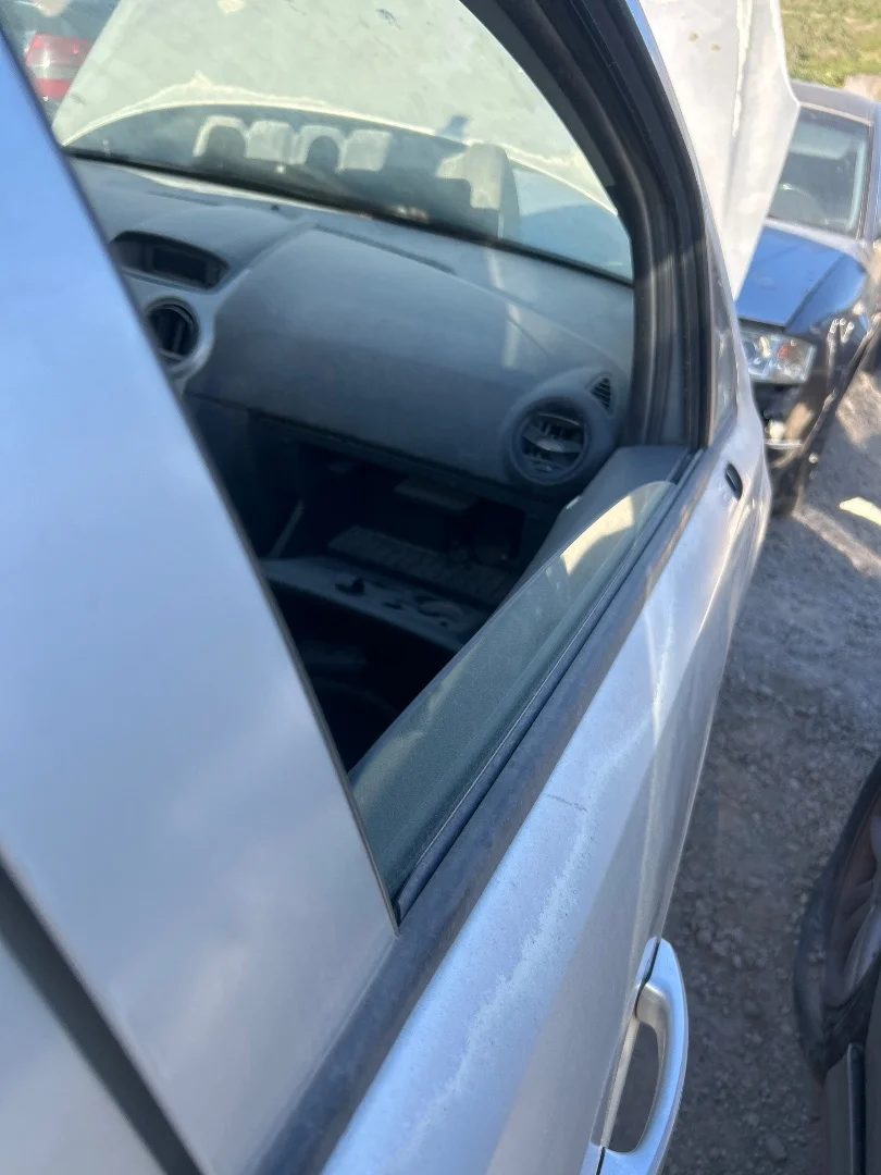 Foto de LUNA DELANTERA DERECHA OPEL CORSA D 1.3 16V CDTI (75 CV / 55 KW) referencia 13188460