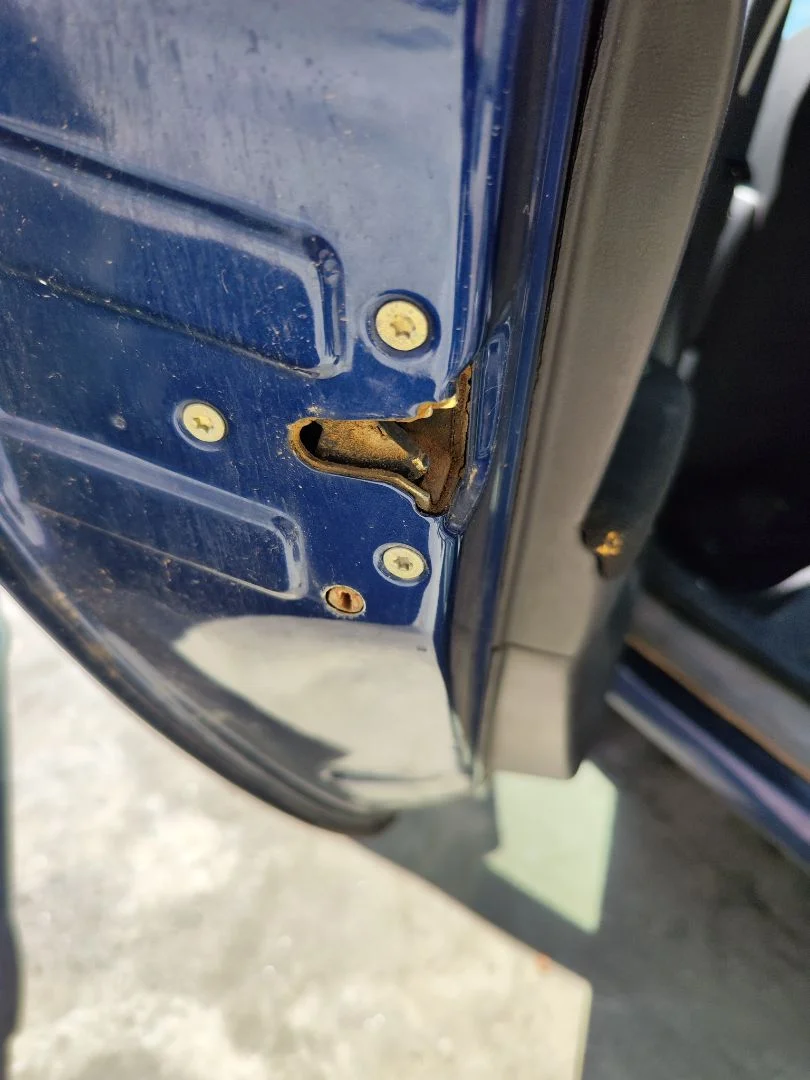 Foto de CERRADURA PUERTA TRASERA IZQUIERDA PEUGEOT 307 BERLINA (S2) 1.4 16V CAT (KFU / ET3J4) (88 CV / 65 KW)