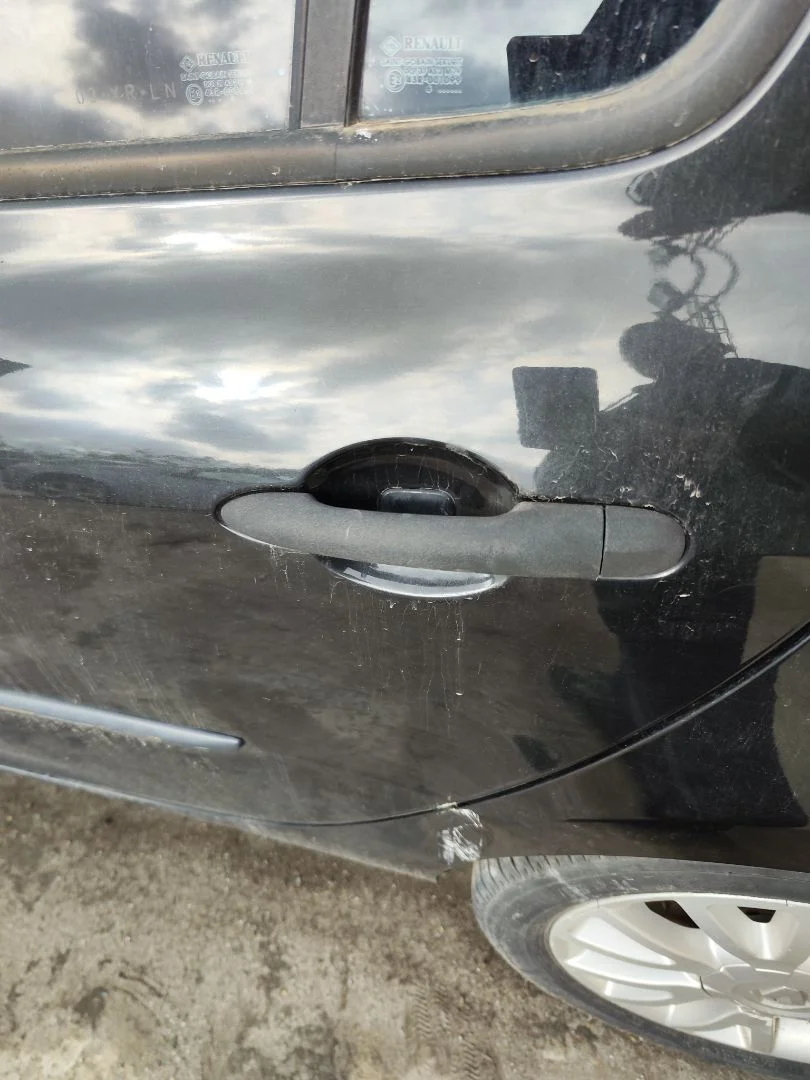 Foto de MANETA EXTERIOR TRASERA IZQUIERDA RENAULT CLIO III 1.2 16V (75 CV / 55 KW)