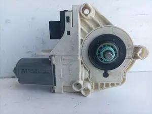 Foto de MOTOR ELEVALUNAS DELANTERO IZQUIERDO AUDI A6 BERLINA (4F2) 3.0 V6 24V TDI (224 CV / 165 KW) referencia 4F0959801B foto 3