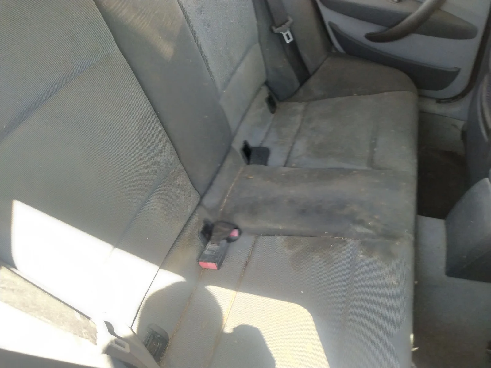 Foto de ENGANCHE CINTURON TRASERO DERECHO BMW SERIE 1 BERLINA (E81/E87) 2.0 16V Diesel (163 CV / 120 KW)