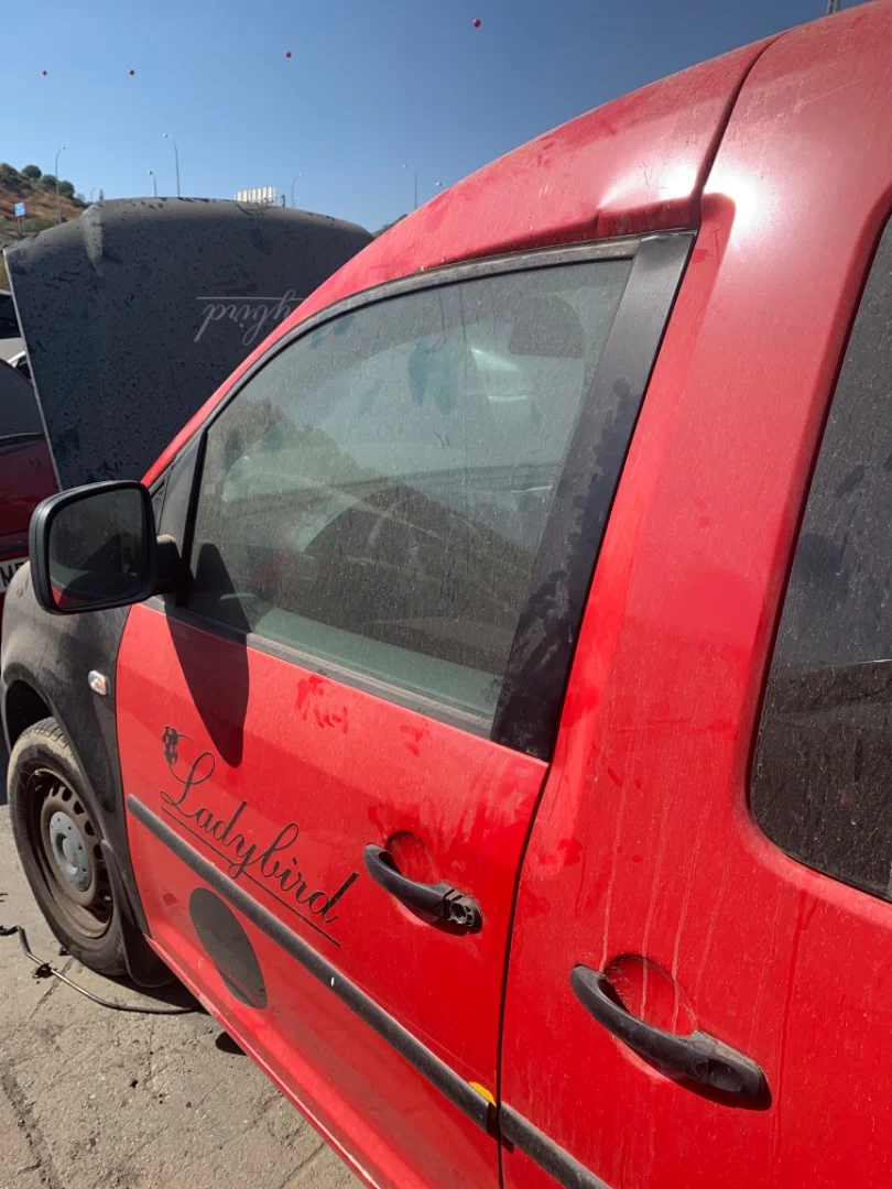 Foto de PUERTA DELANTERA IZQUIERDA VOLKSWAGEN CADDY (2K)(02.2004) 2.0 SDI (69 CV / 51 KW) referencia 2K0831055B