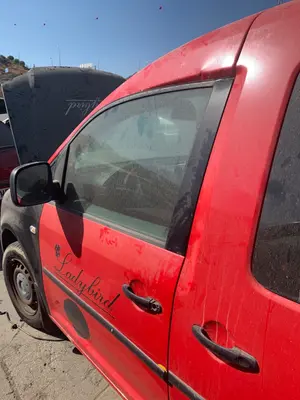 Foto de PUERTA DELANTERA IZQUIERDA VOLKSWAGEN CADDY (2K)(02.2004) 2.0 SDI (69 CV / 51 KW) referencia 2K0831055B foto 1