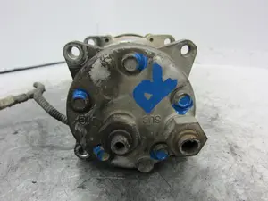 Foto de COMPRESOR AIRE ACONDICIONADO PEUGEOT 205 BERLINA 1.8 Diesel (60 CV / 44 KW) foto 6