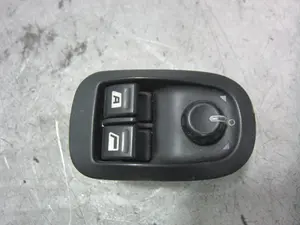 Foto de MANDO ELEVALUNAS DELANTERO IZQUIERDO PEUGEOT 206 1.6 16V CAT (109 CV / 80 KW)