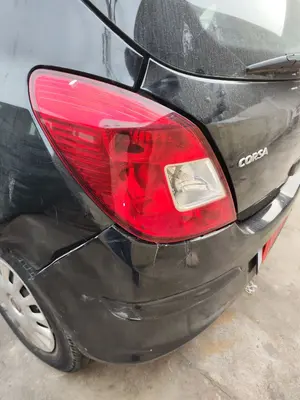Foto de PILOTO TRASERO IZQUIERDO OPEL CORSA D 1.3 16V CDTI (75 CV / 55 KW)