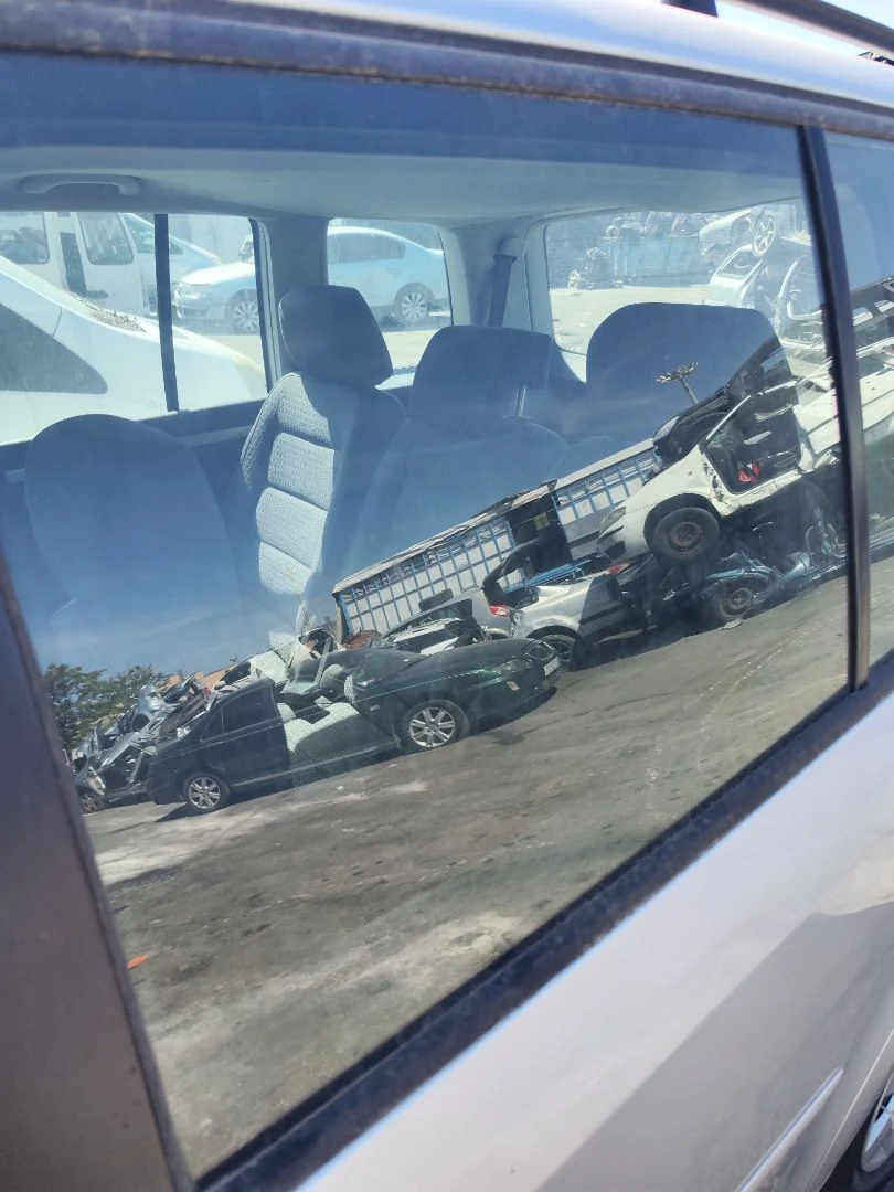 Foto de LUNA TRASERA IZQUIERDA VOLKSWAGEN TOURAN (1T1) 1.9 TDI (105 CV / 77 KW)