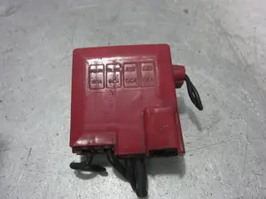 Foto de CAJA RELES / FUSIBLES TOYOTA YARIS (NCP1/NLP1/SCP1) 1.4 Turbodiesel CAT (75 CV / 55 KW) foto 2