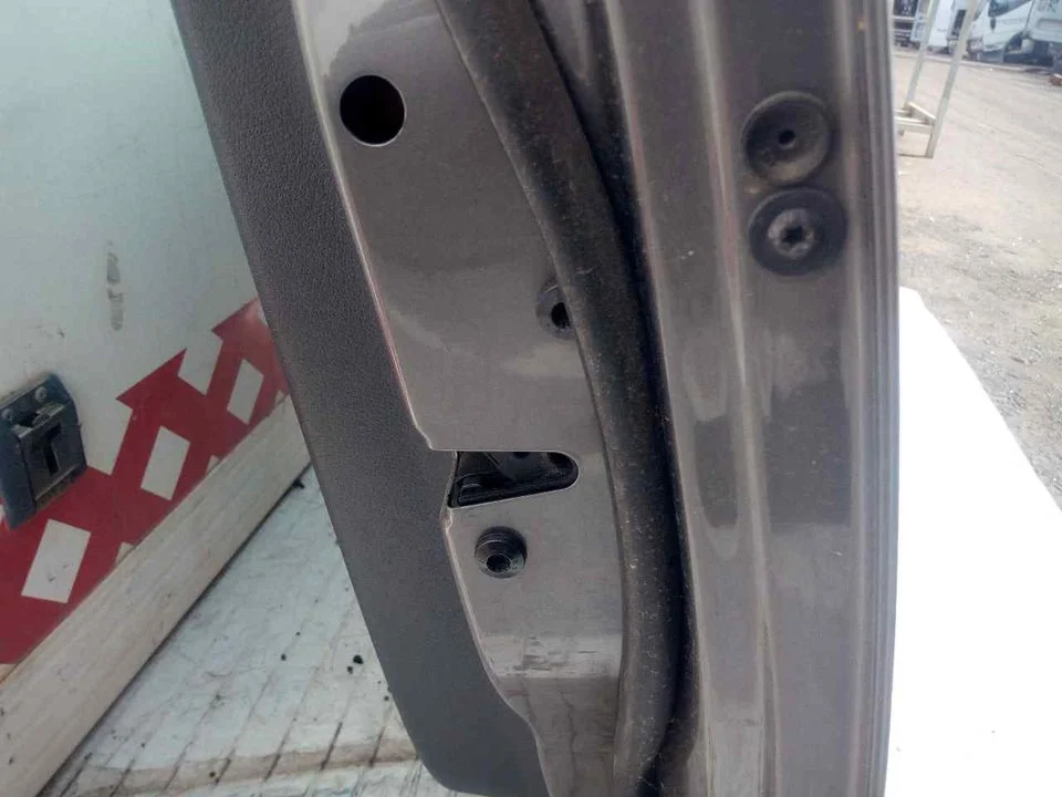 Foto de CERRADURA PUERTA DELANTERA DERECHA VOLKSWAGEN TOURAN (1T2) 1.9 TDI (105 CV / 77 KW)