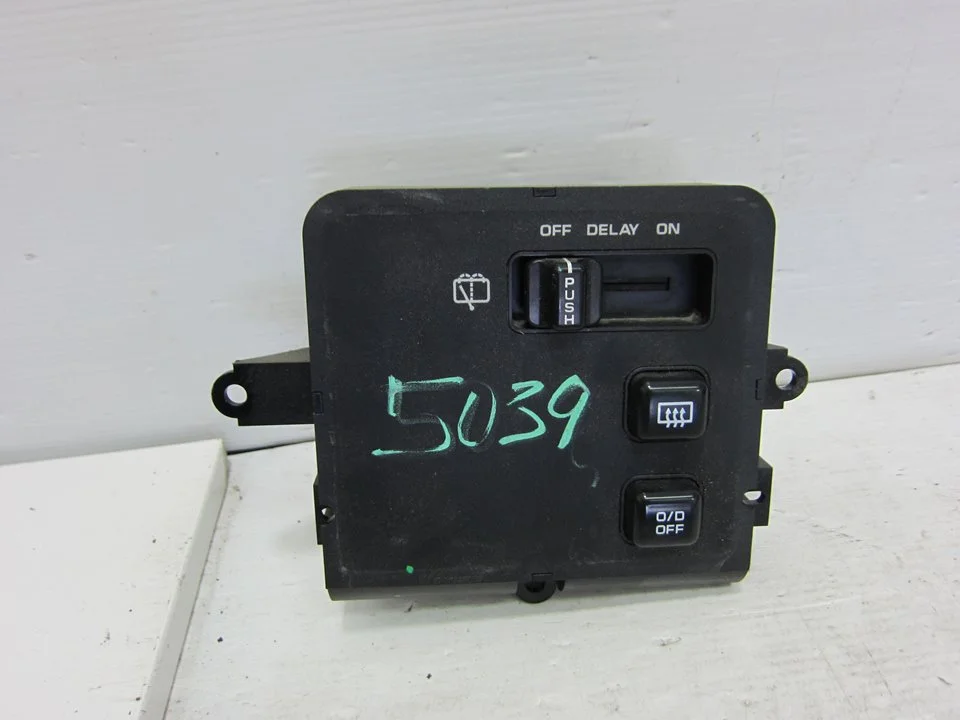 Foto de MANDO MULTIFUNCION CHRYSLER JEEP GR.CHEROKEE (ZJ)/(Z) 5.2 V8 CAT (211 CV / 155 KW) referencia 56005318