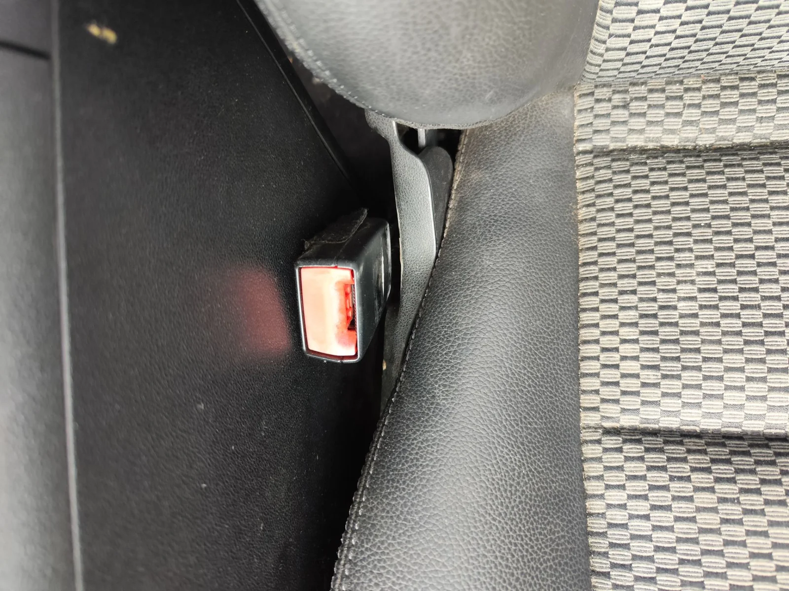 Foto de PRETENSOR AIRBAG IZQUIERDO MERCEDES-BENZ CLASE B (BM 245) 2.0 CDI CAT (109 CV / 80 KW)