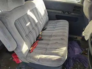 Foto de ENGANCHE CINTURON TRASERO IZQUIERDO CHRYSLER VOYAGER GS 2.5 Turbodiesel (116 CV / 85 KW)