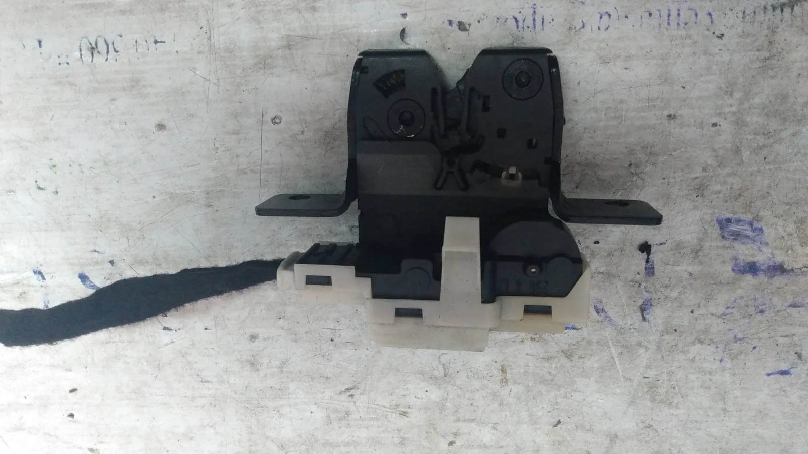 Foto de CERRADURA MALETERO / PORTON RENAULT MEGANE II BERLINA 3P 1.5 dCi Diesel (82 CV / 60 KW) referencia 8200076240