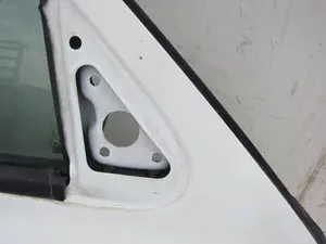 Foto de PUERTA DELANTERA DERECHA NISSAN MICRA (K11) 1.0 16V CAT (54 CV / 40 KW) foto 4