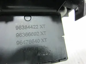 Foto de INTERRUPTOR PEUGEOT 407 1.6 HDi FAP CAT (9HZ / DV6TED4) (109 CV / 80 KW) referencia 96384422XT foto 2