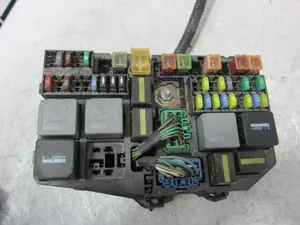 Foto de CAJA RELES / FUSIBLES FORD MONDEO BERLINA (GE) 3.0 V6 24V CAT (226 CV / 166 KW) referencia 1S7T14A142AA foto 2