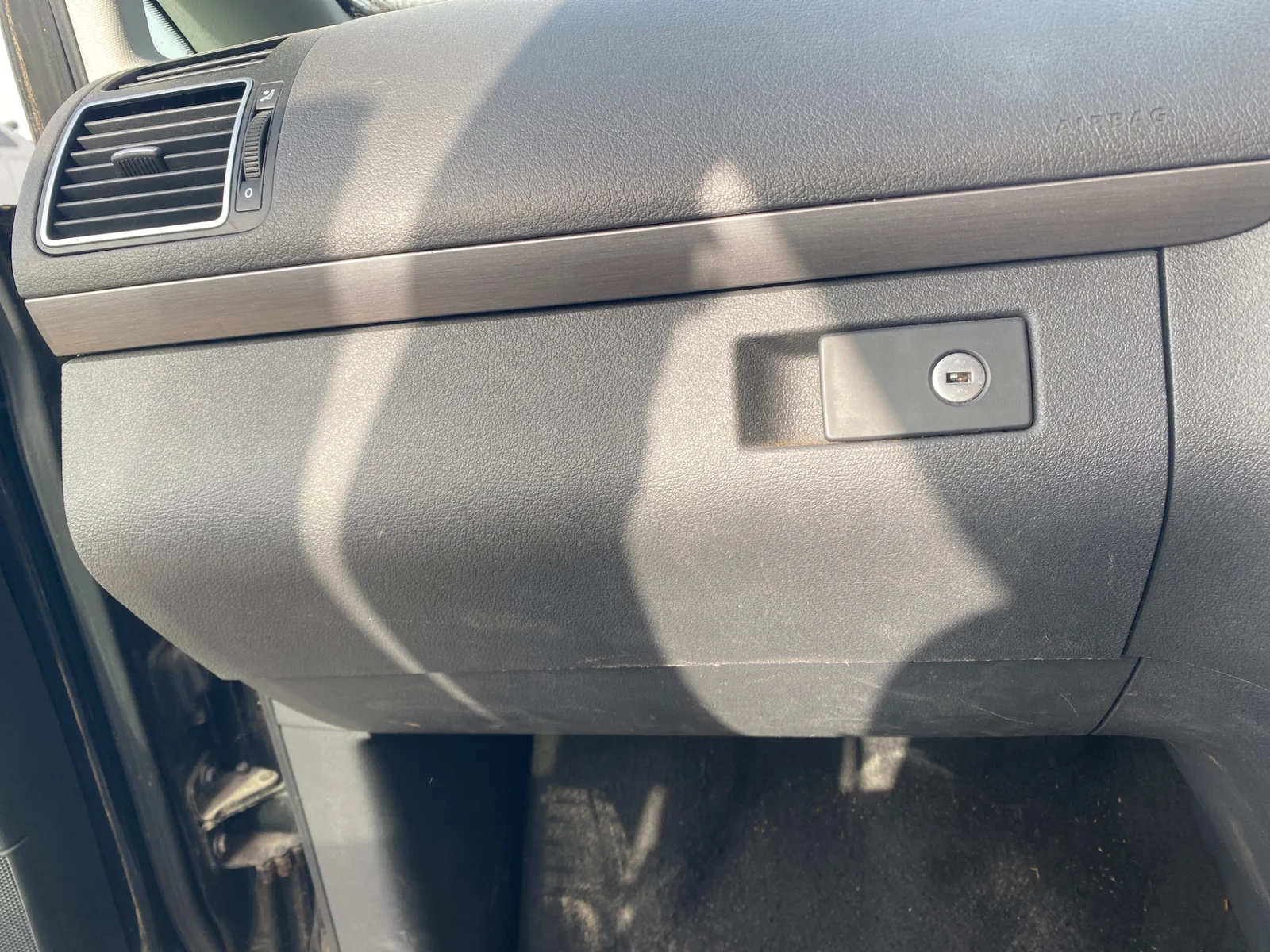 Foto de GUANTERA VOLKSWAGEN TOURAN (1T3) 1.6 TDI DPF (105 CV / 77 KW)